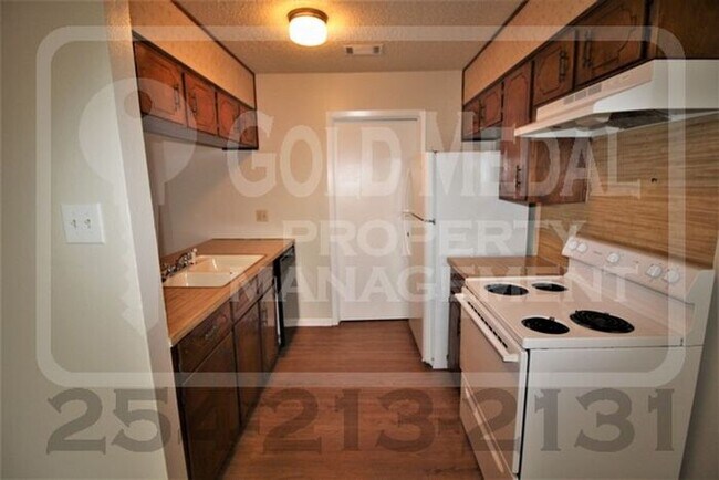 Building Photo - 3709 Hereford Ln