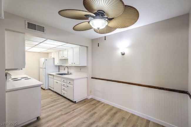 Building Photo - 3683 Villa Knolls E Dr