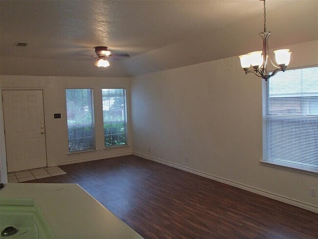 Building Photo - 304 Tamara Dr