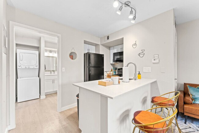 Building Photo - 6811 Great Northern Blvd