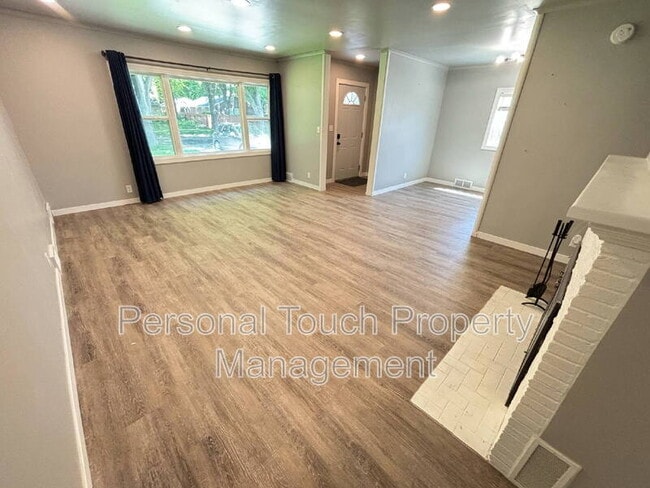 Building Photo - 1541 10th St S