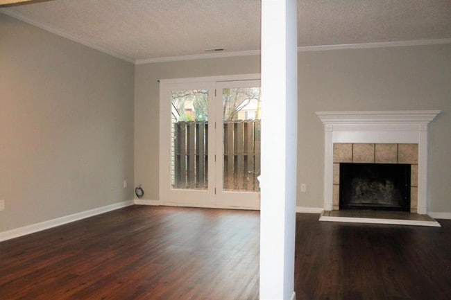 Building Photo - 309 Village Ln
