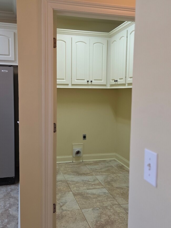 Building Photo - 462 Pinebrook Cir