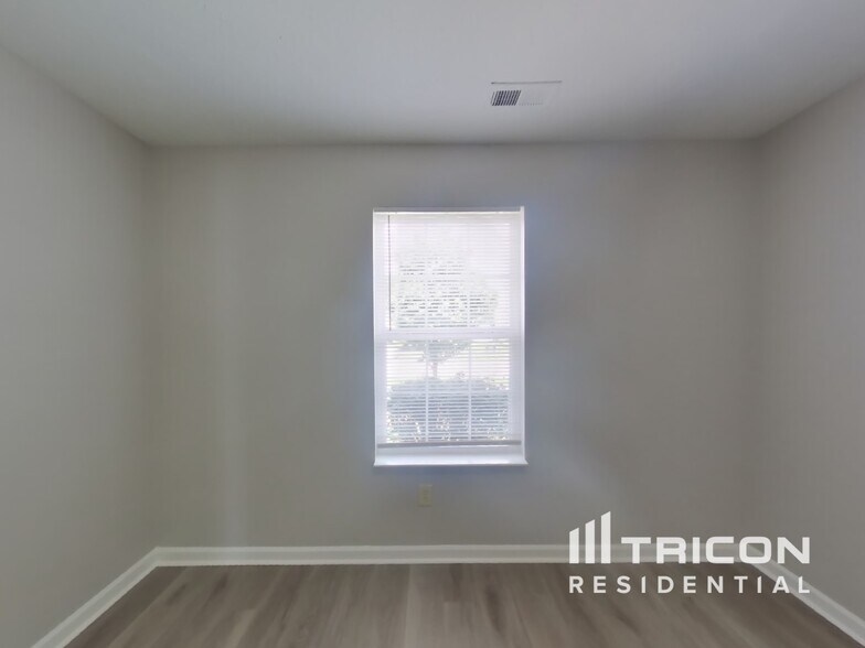 Building Photo - 581 Grassy Bend Dr