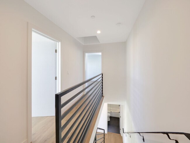 Building Photo - 1856 Redondo Blvd