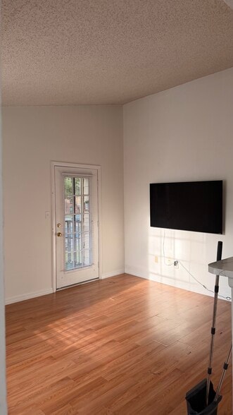Building Photo - 8625 Mallard Reserve Dr