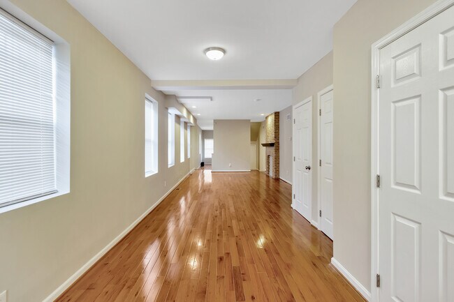 Building Photo - 2313 E Fayette St