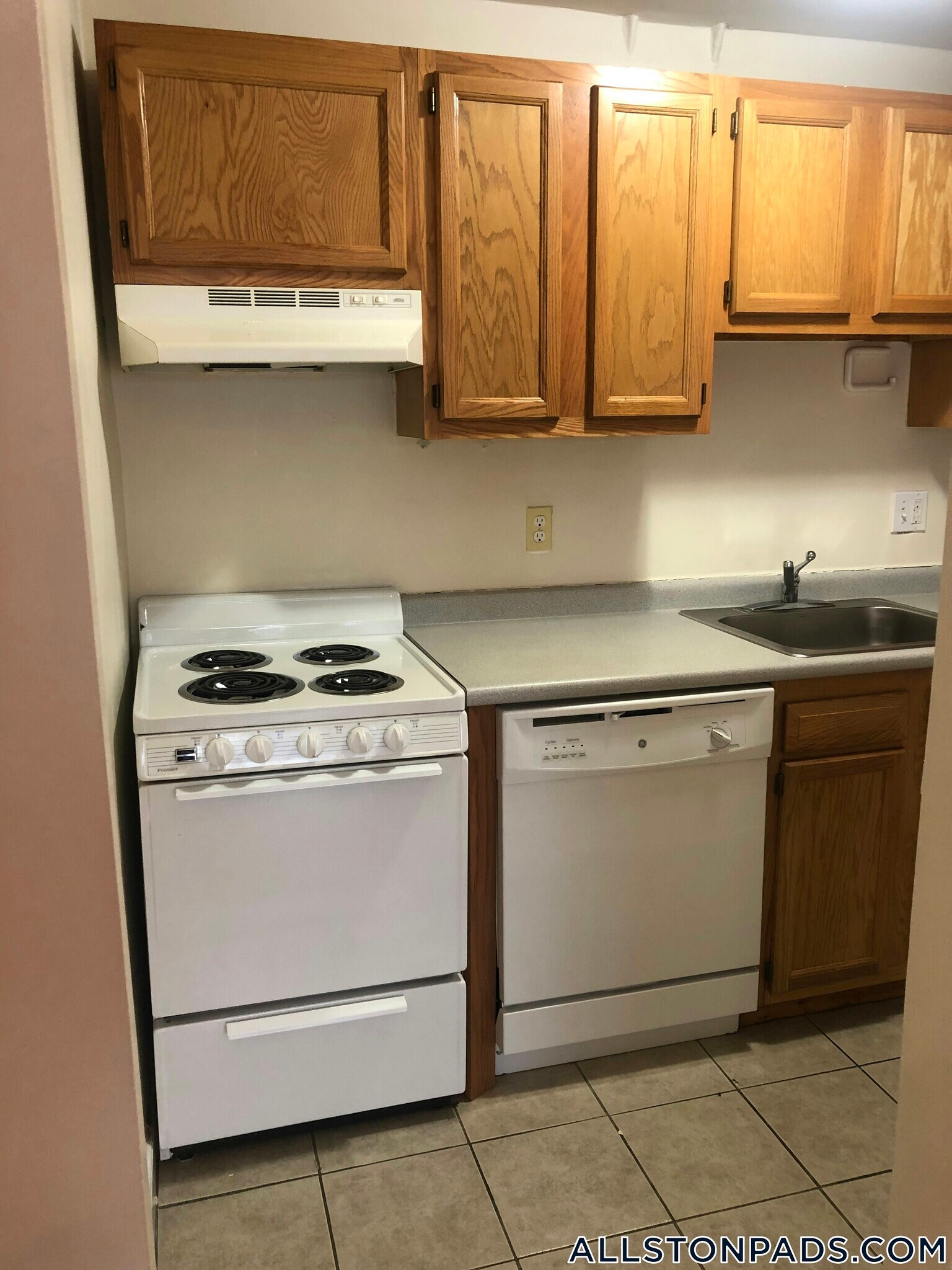 Building Photo - 34 Gardner St