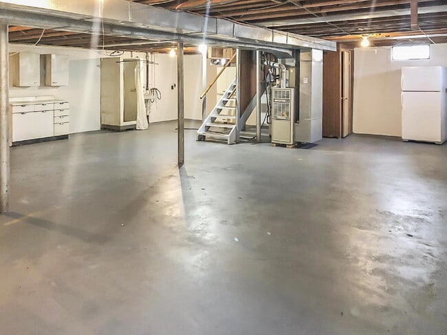 Building Photo - 1729 W Iles Ave