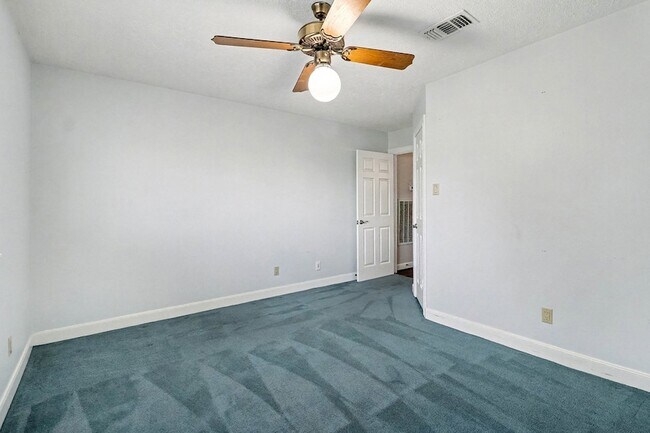 Building Photo - 1402 Copperfield Ct