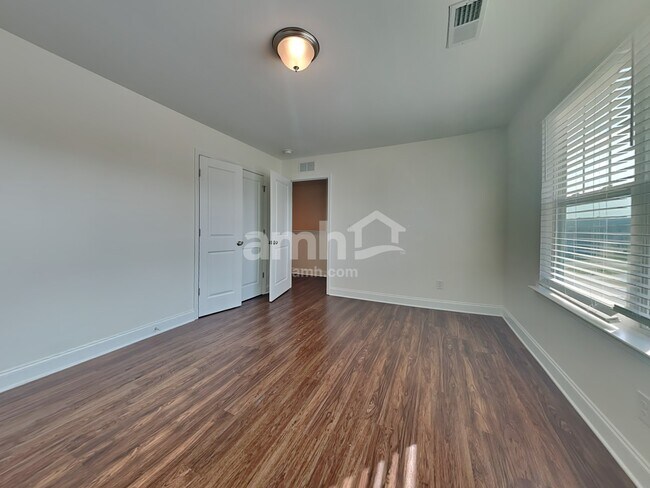 Building Photo - 112 Garrison Grove Court