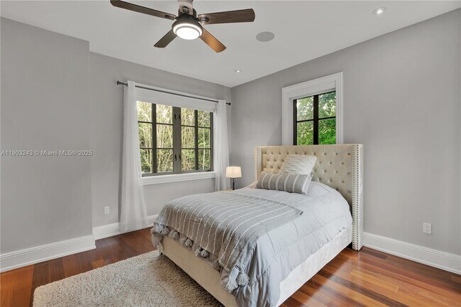 Building Photo - 932 Escobar Ave