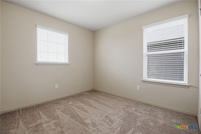 Building Photo - 131 Lake Gln