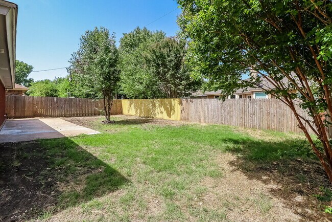 Building Photo - 6410 Running Creek Dr