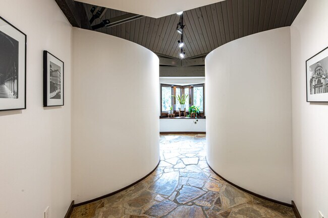 Building Photo - 1816 Bear Spgs Wy