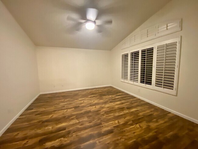 Building Photo - Desirable 5br3 car garage executive home b...