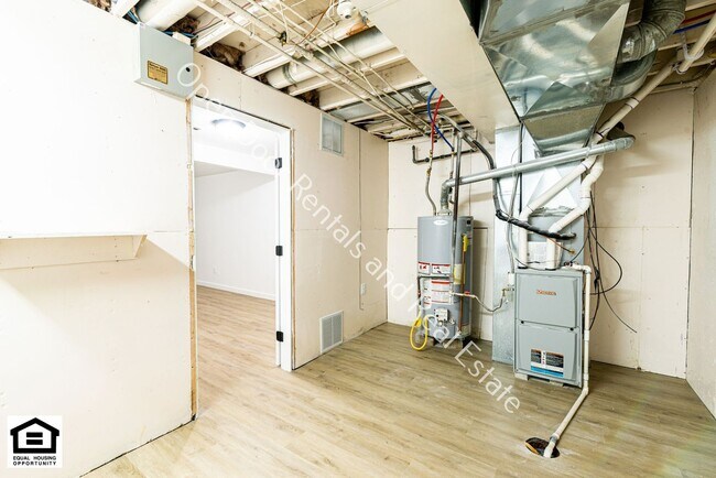 Building Photo - 15012 Tally Ho Dr