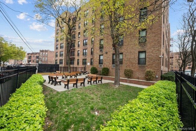 Building Photo - 58-03 Calloway St