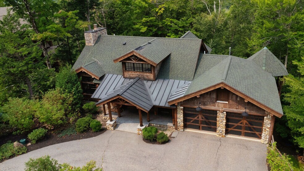 Building Photo - 15 Hemlock Dr