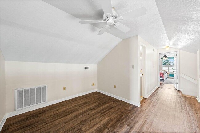 Building Photo - 408 Ridge Wood Cir
