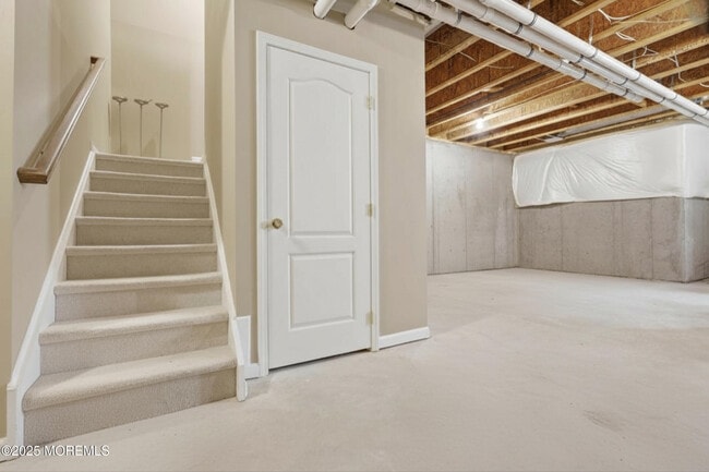 Building Photo - 254 Hawthorne Ln