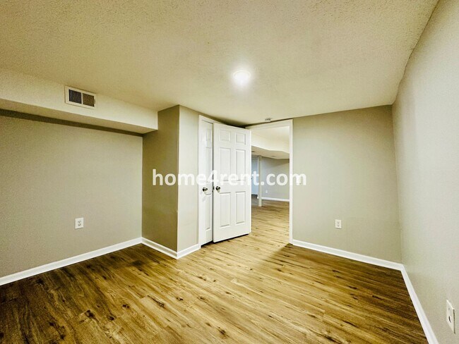 Building Photo - Like New, Ranch Style Home in Raytown - Wood Floors, Finished Basement, Fenced Yard!