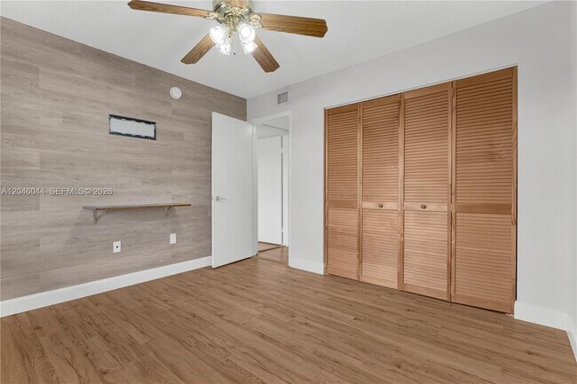Building Photo - 1121 SW 122nd Ave