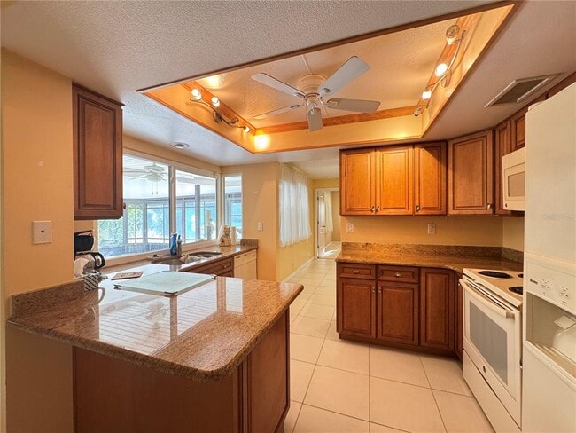 Building Photo - 1330 Sunset Ct