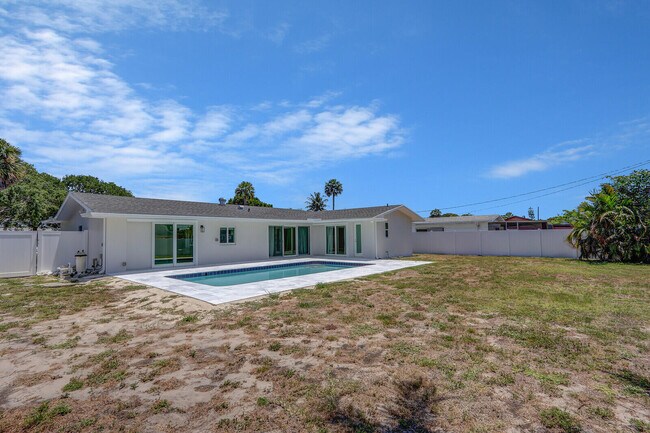 Building Photo - 3898 Holly Dr