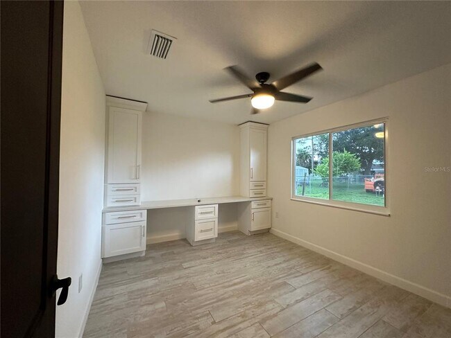 Building Photo - 4300 Avanti Cir