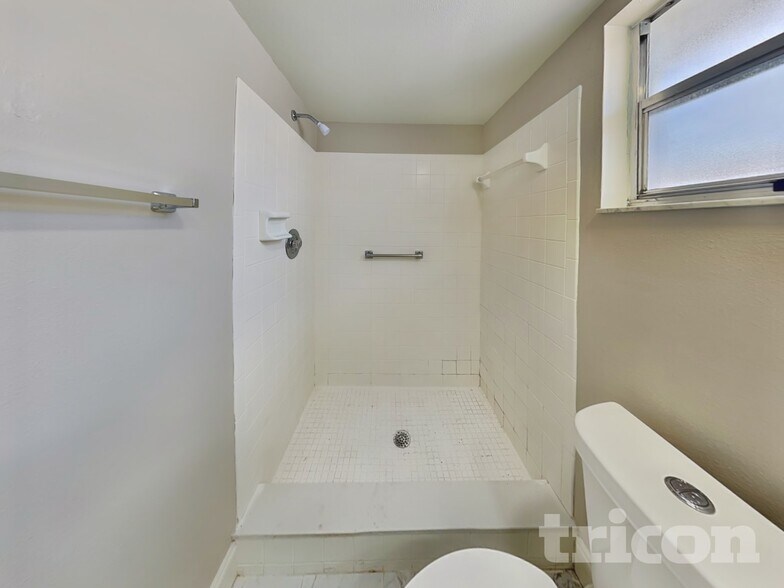 Building Photo - 10391 Lear St