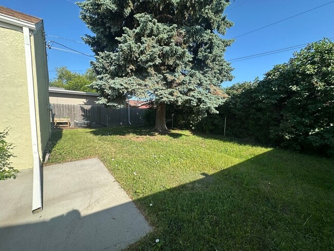 Building Photo - 2 Bedroom Home