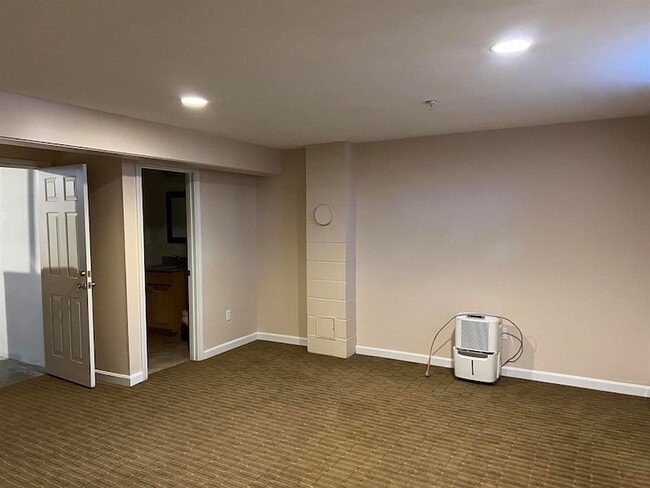 Building Photo - 104 Bellamy Woods