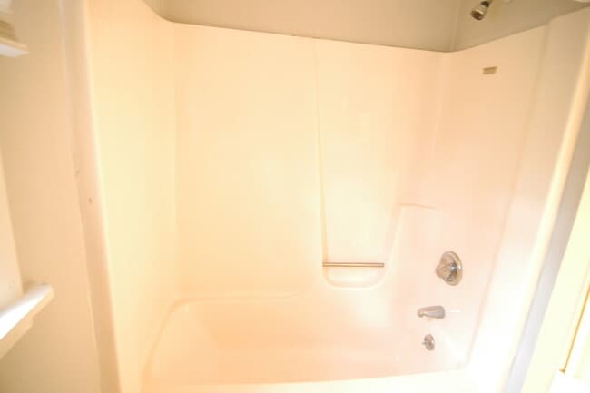 Building Photo - Cottage Style Home Super Close to Downtown!