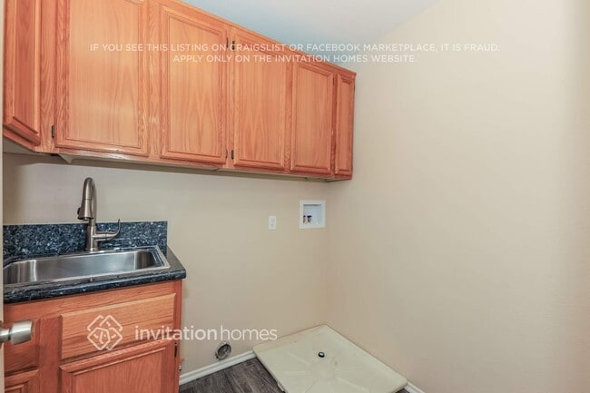 Building Photo - 3485 Windmill Ct