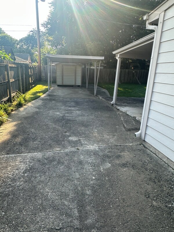 Building Photo - 1045 E Rossiland Cir