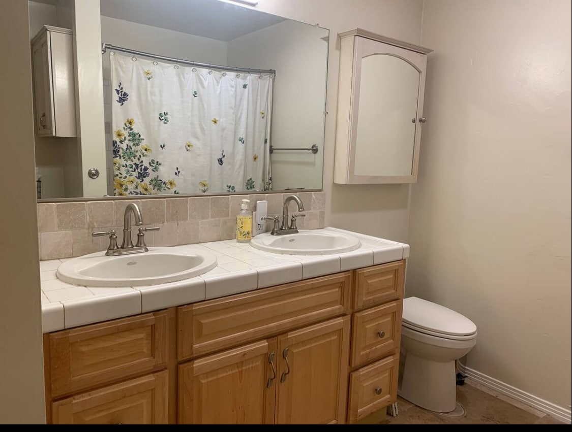 Bathroom - double sink - 610 Lancaster Dr