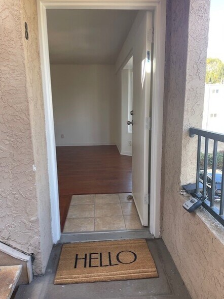 Front door entry - 5722 Riley St