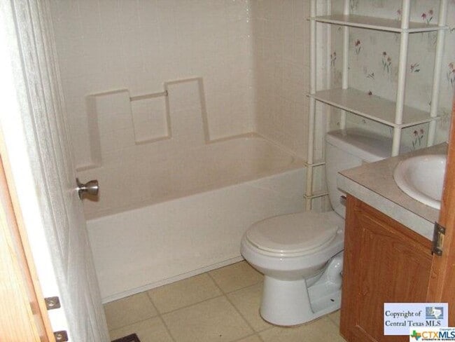 Building Photo - NEW ON MARKET