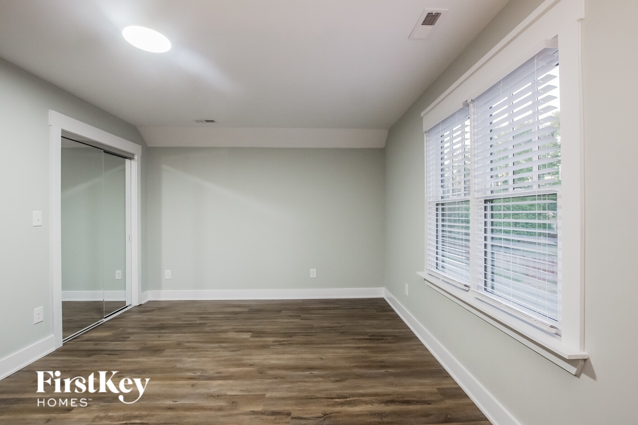 Building Photo - 300 S Crawford St