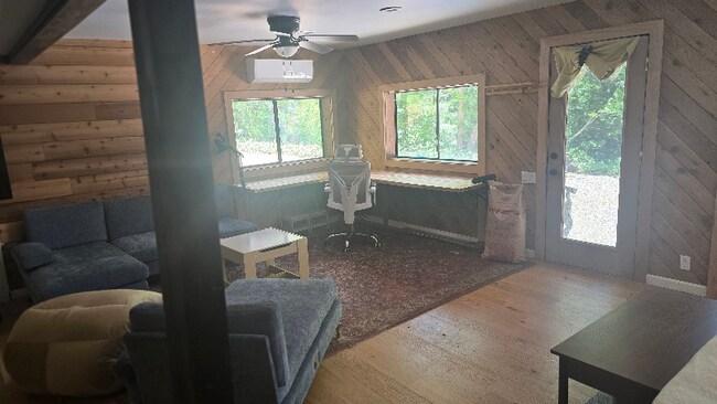 Building Photo - 14880 Mosswood Ln