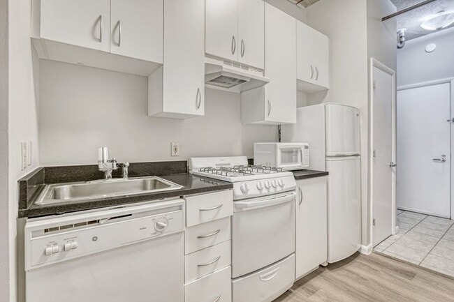 Building Photo - 1300 N St NW