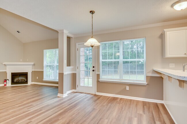 Building Photo - 7640 Pleasantville Way