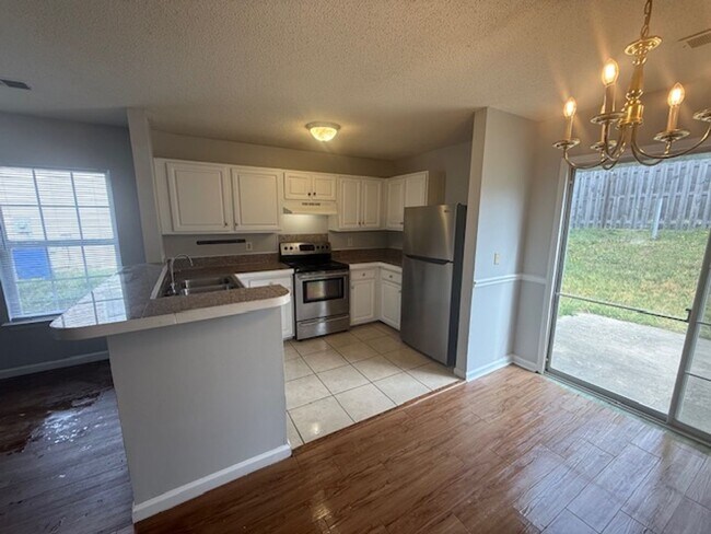 Building Photo - 148 Pinemast Court