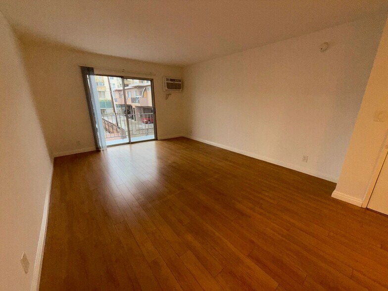 Building Photo - 10760 Rose Ave