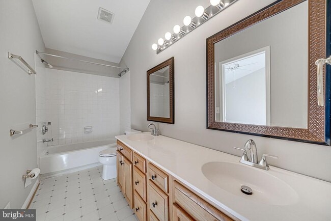 Building Photo - 329 Barnfield Square NE