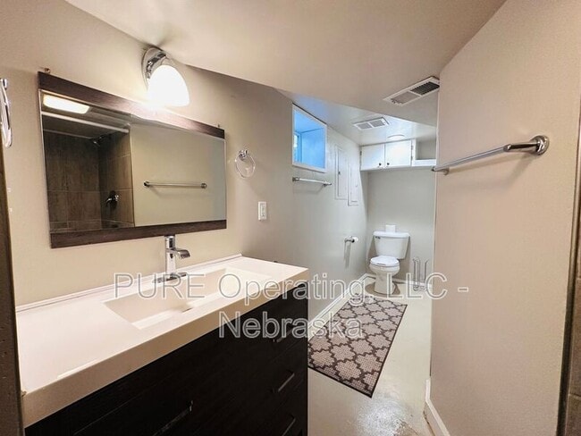 Building Photo - 830 S 54th St