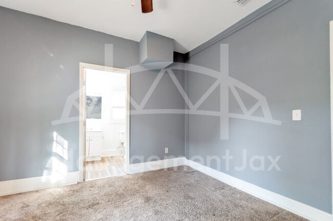 Building Photo - 2056 Moncrief Rd