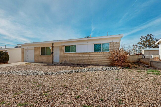 Building Photo - NE Mid-Century Modern 3 Badroom 1.5 Bath w...