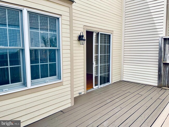 Building Photo - 32 Fendall Ave